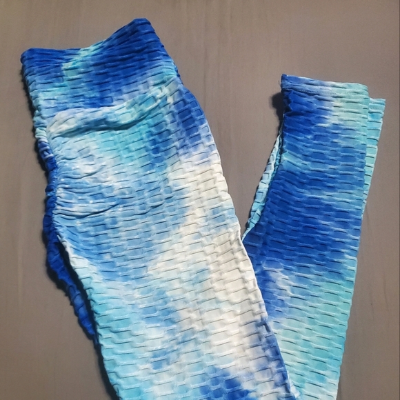 TIKTOK Butt Scrunch Anti-Cellulite Cloud Leggings Small - Picture 2 of 2